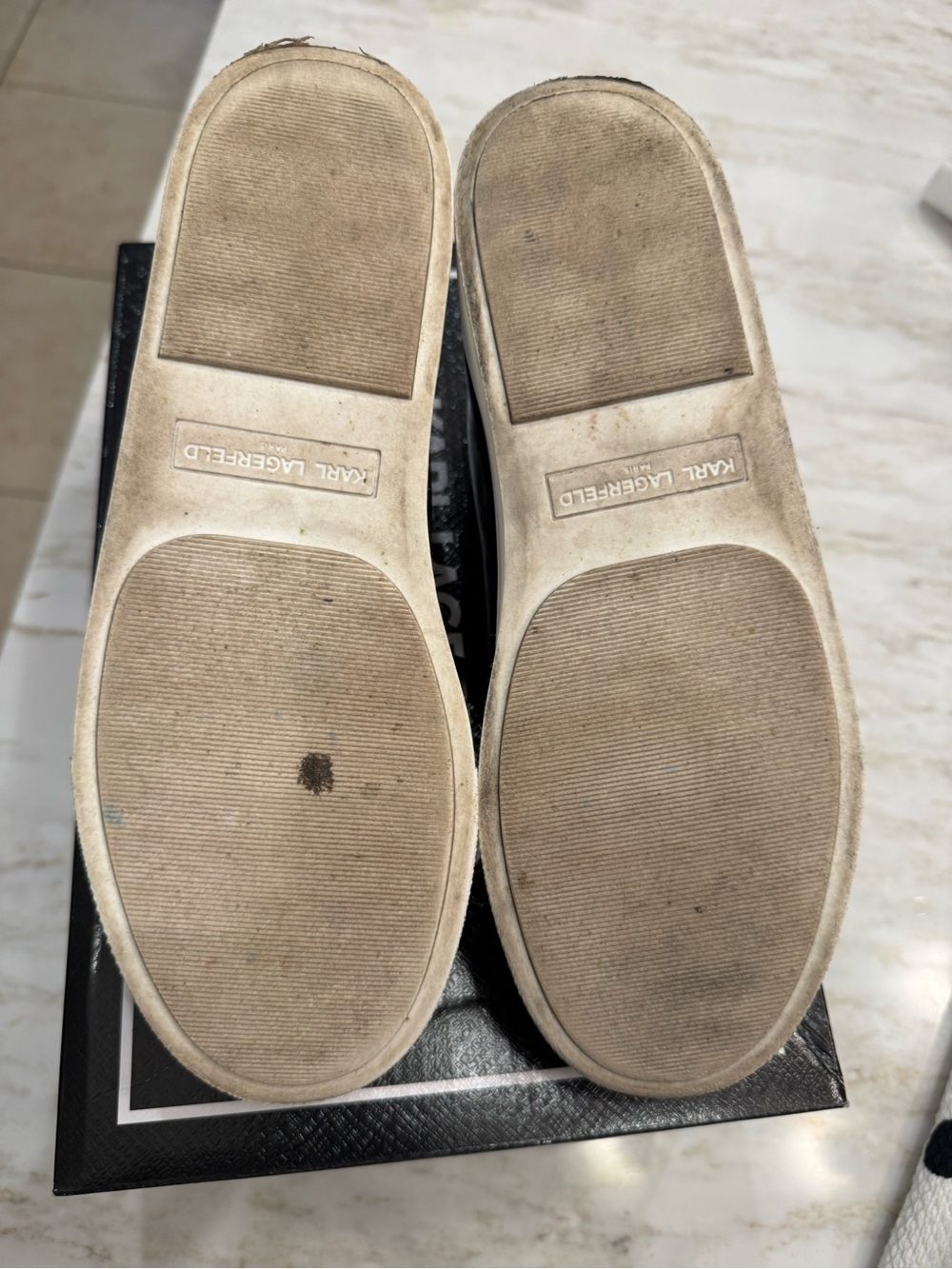 Karl Lagerfeld Black and White Karl Cat Logo Low-Top Sneakers - Picture 9 of 10
